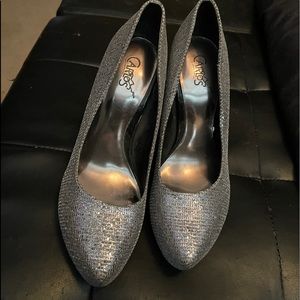 Carlos Santana silver size 7 heels